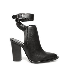 Black “Maddy girl” Steve Madden booties